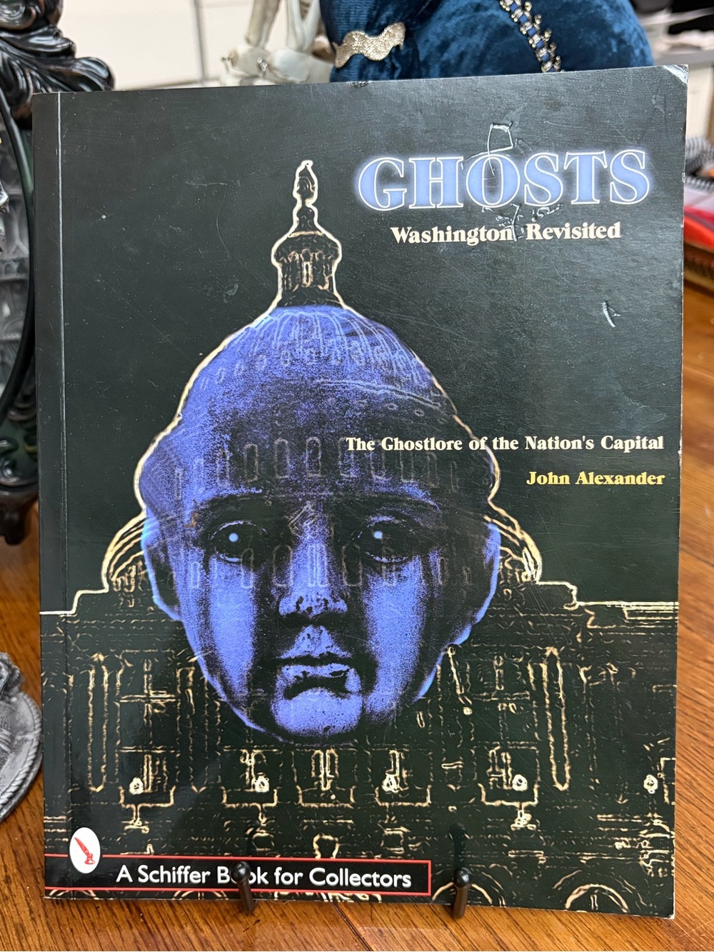Lot of 2 Paranormal Books Zak Bagans Dark World Ghosts Washington Revisited - Picture 4 of 11